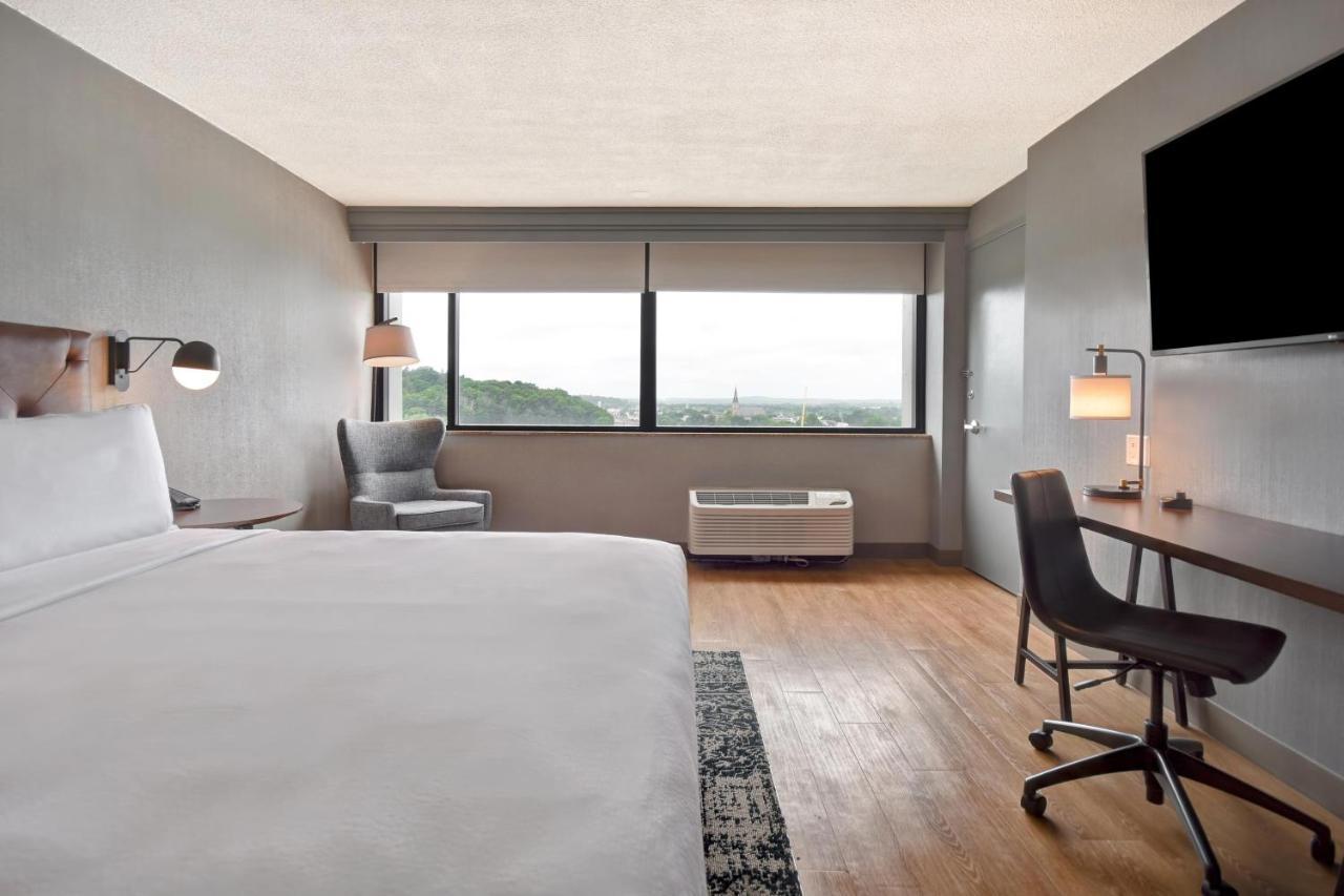 Four Points By Sheraton Boston Ньютон Екстер'єр фото