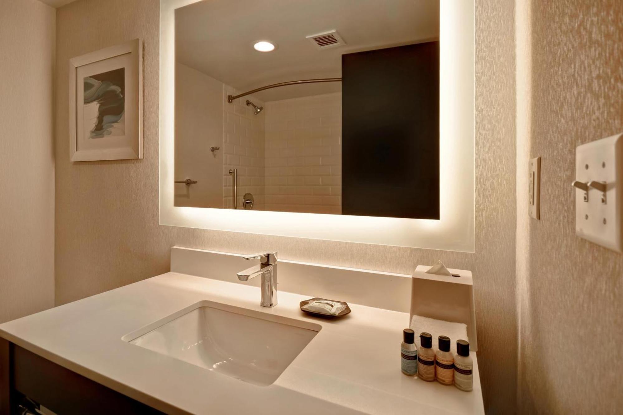 Four Points By Sheraton Boston Ньютон Екстер'єр фото